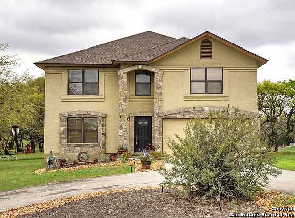4th image of 404 Pecan Pkwy