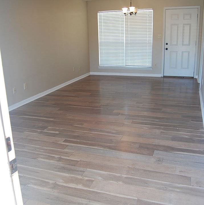 1st image of 102 Hillsboro Ln