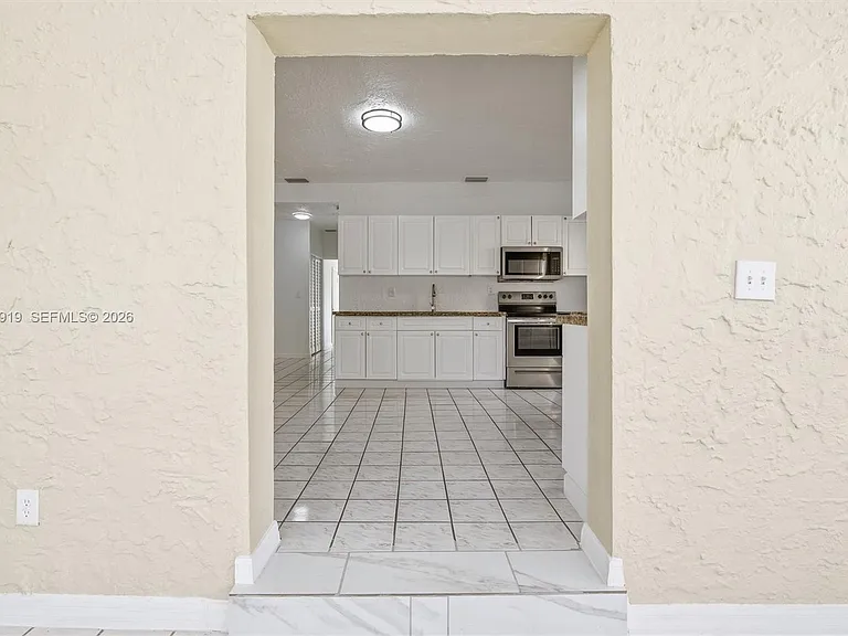 1743 SW 17th St #1 — Photo 8