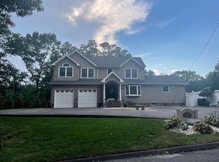 24 Clover Dr, Smithtown, NY 11787
