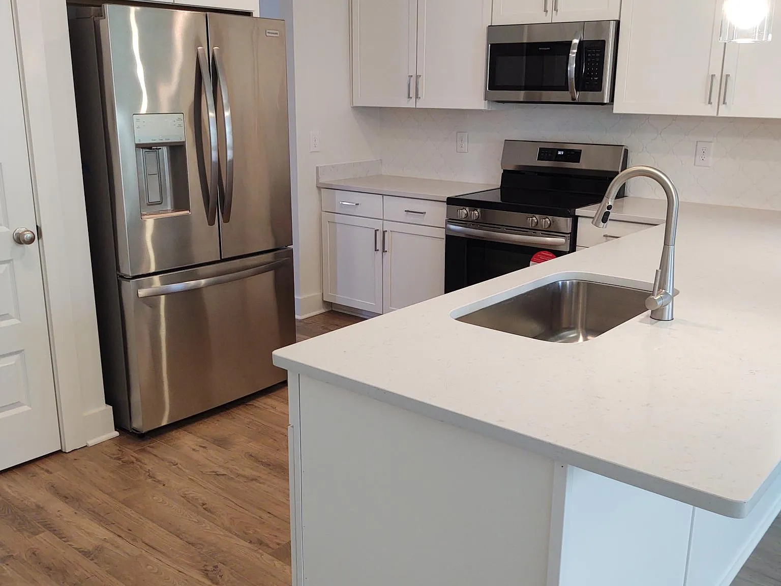 3 bed, 1438 sqft, $2,100 — Photo 4
