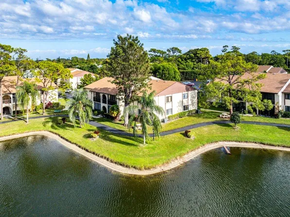313 Knotty Pine Circle #A-1, Greenacres, FL 33463