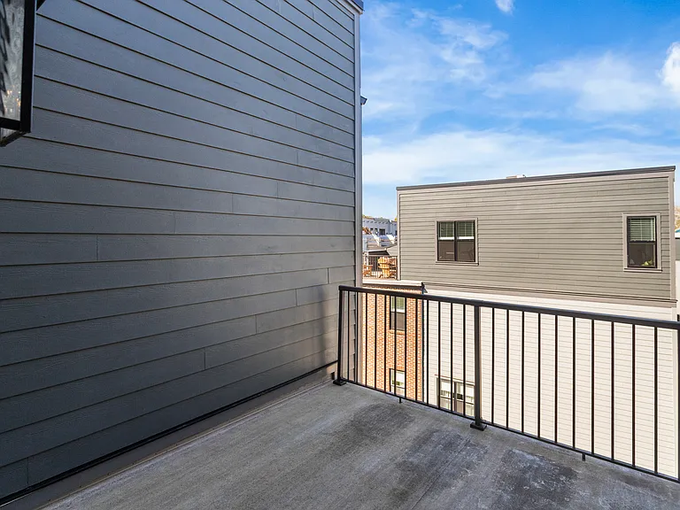133 Warburton St — Photo 44
