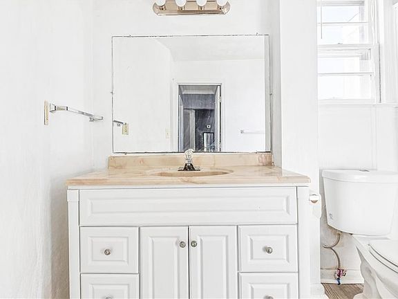 3rd image of 10 Booker St