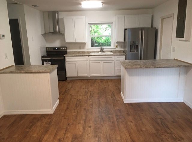1st image of 302 NW 6th Ave