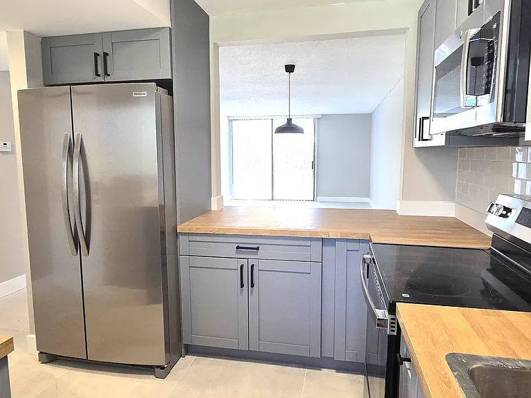 717 SW 75th St #108 — Photo 2