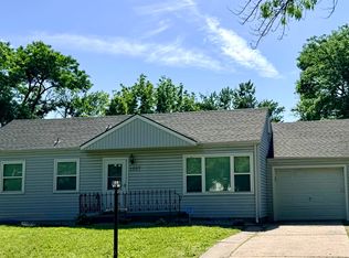 1257 SW Chatham Pl, Topeka, KS 66604