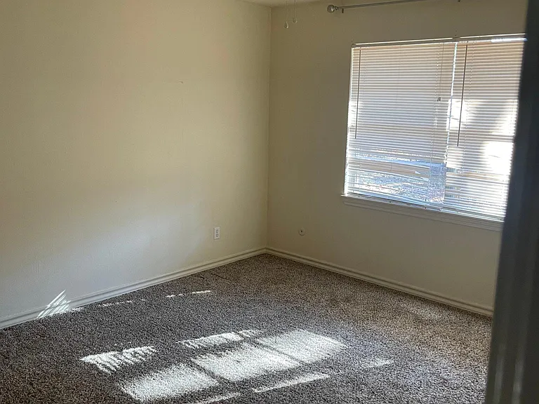 112 Medina Dr — Photo 9