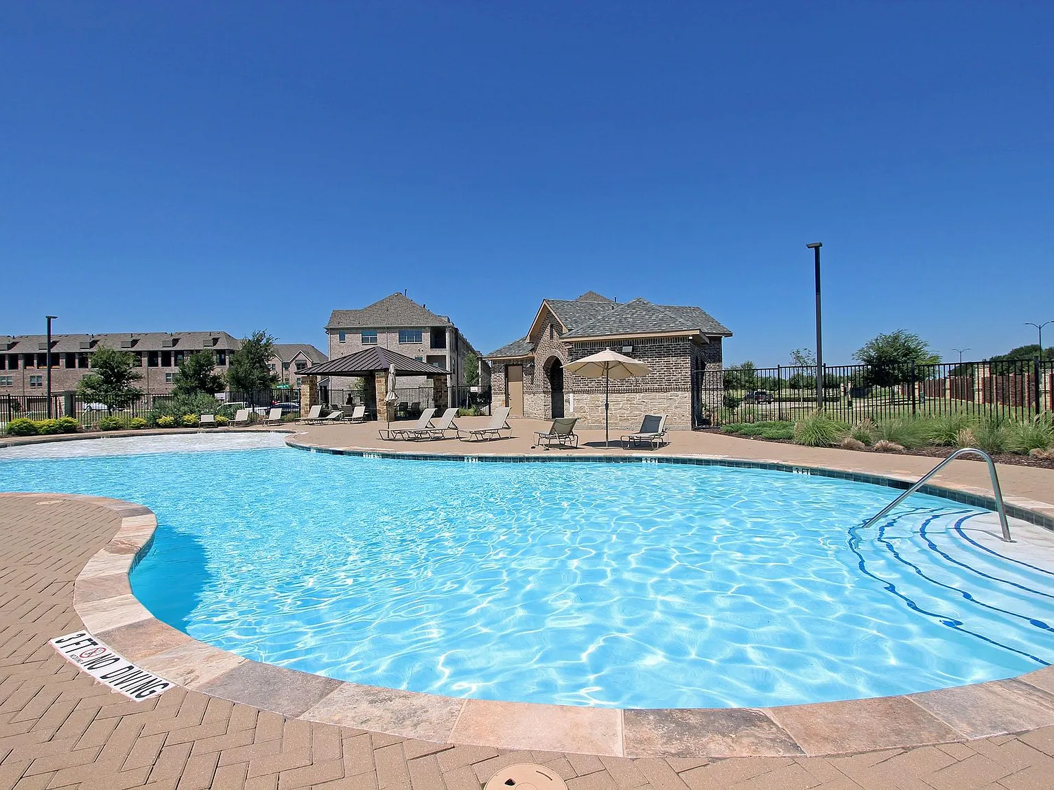4255 Shavano Dr — Photo 3
