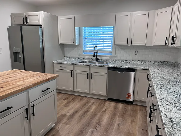 112 Moore Ave — Photo 16