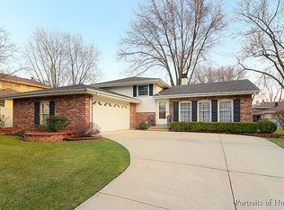 105 Elizabeth Ln, Downers Grove, IL 60516