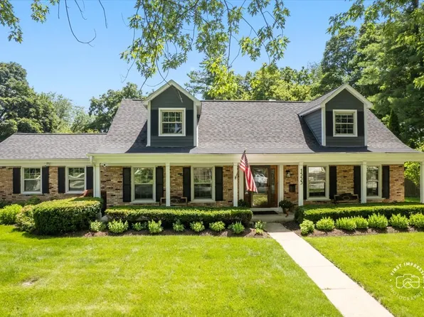 1553 Allen Ln, St Charles, IL 60174