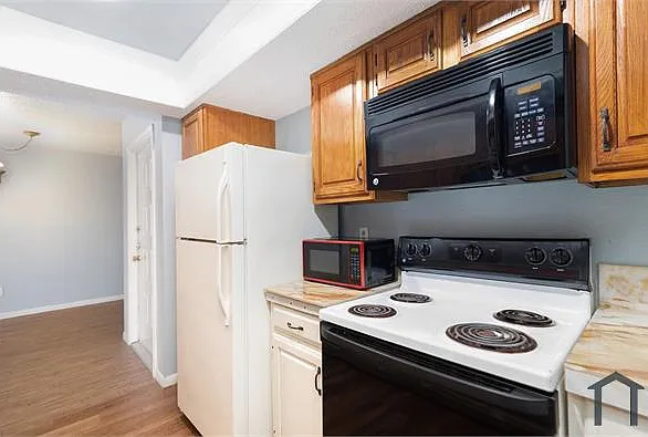 2 bed, 825 sqft, $1,500 — Photo 2