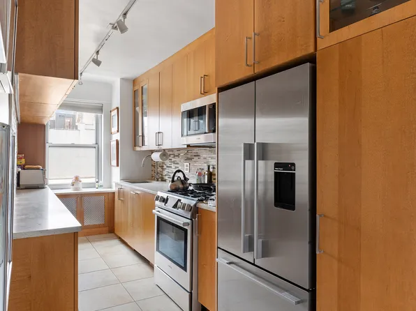 50 East 79th Street image 9 of 14