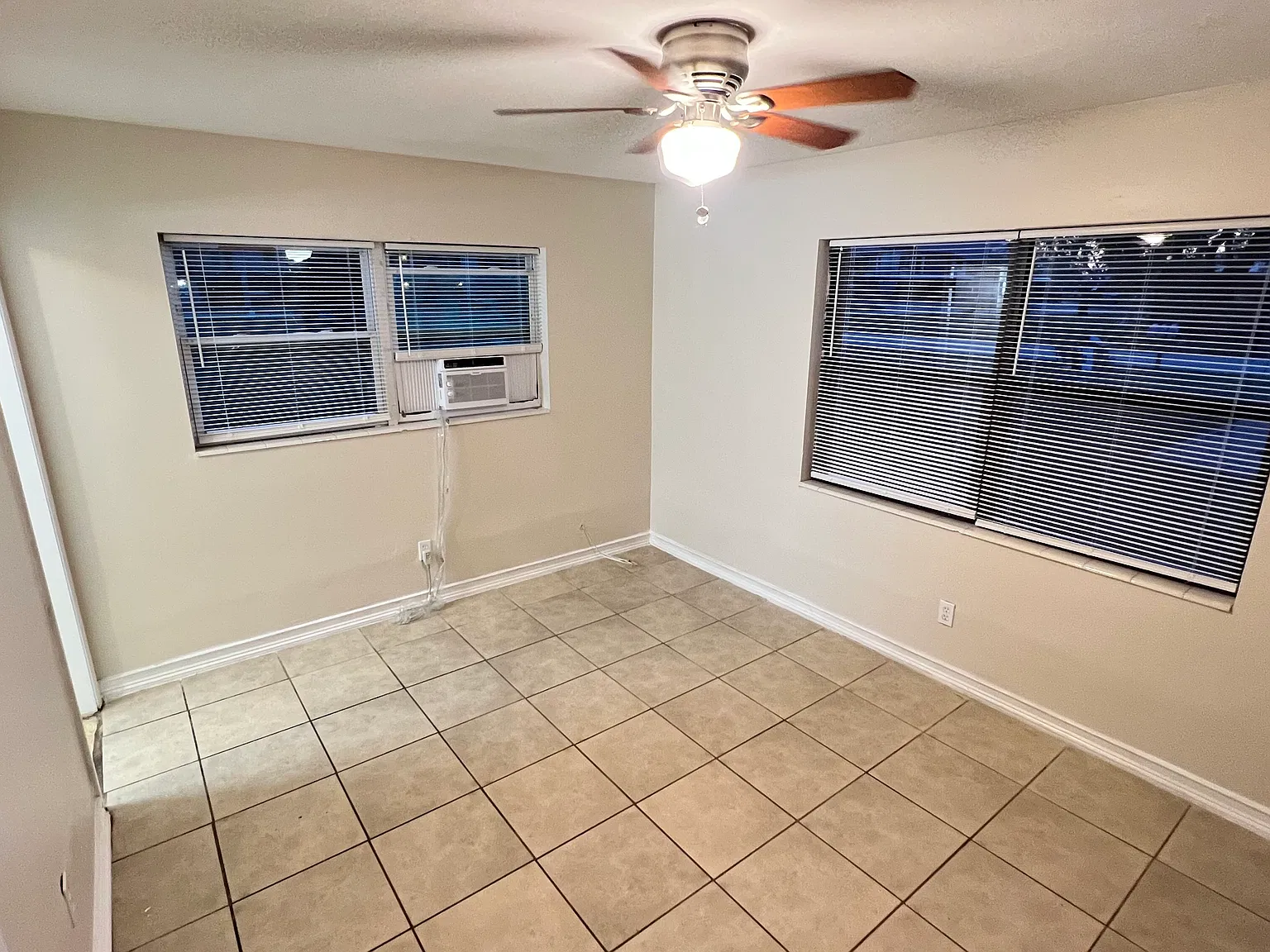 Studio, 323 sqft, $895 — Photo 2