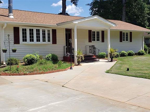 3rd image of 207 Aspenwood Dr