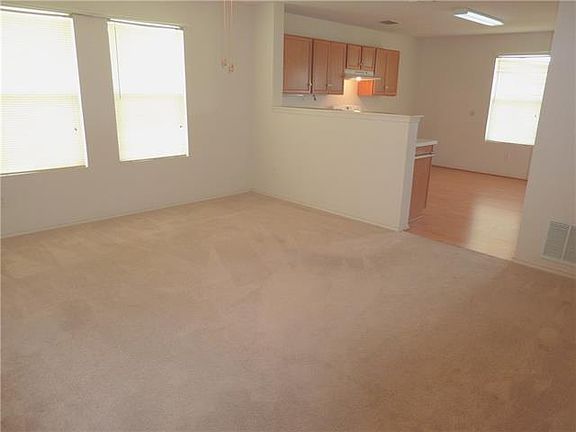 2nd image of 122 Sandlewood Dr