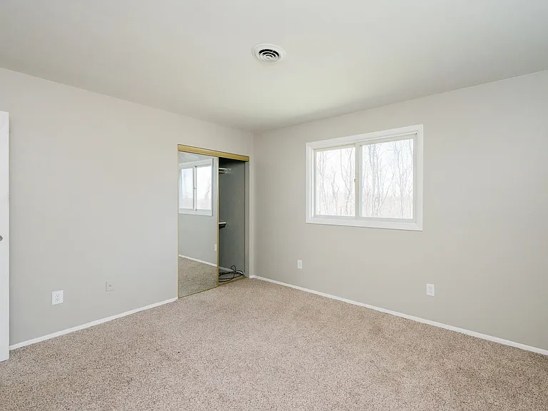 4002-4032 E Shaffer Ave — Photo 9