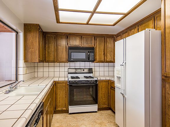 4th image of 14851 Elton Dr