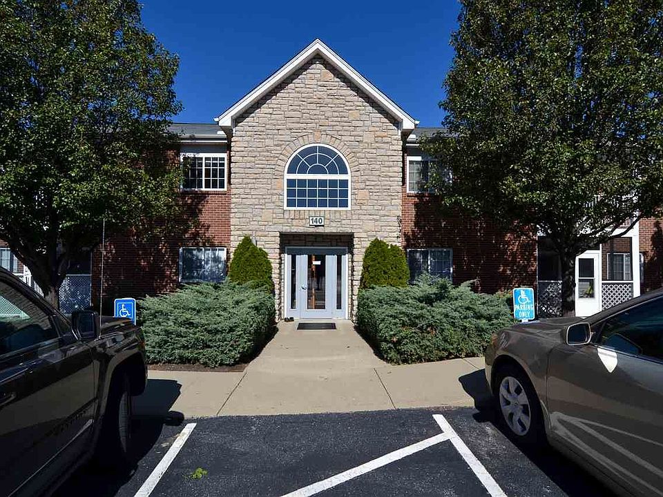 1st image of 140 Pine Lake Dr APT 1