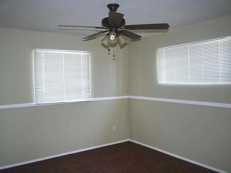1422 E Blacklidge Dr — Photo 9