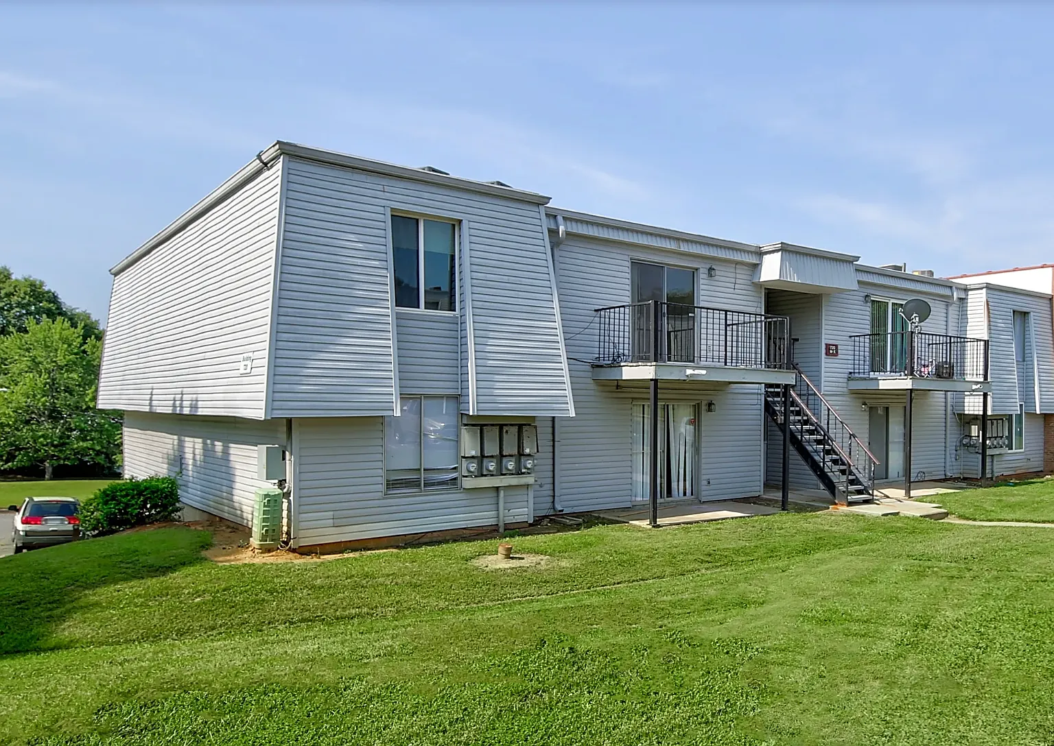 2 bed, 1.5 bath, 903 sqft, $1,195 — Photo 1