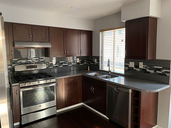 5th image of 1011 Phoenix St