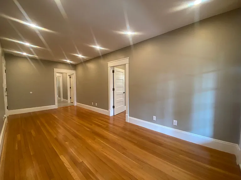 107 Charles St — Photo 2