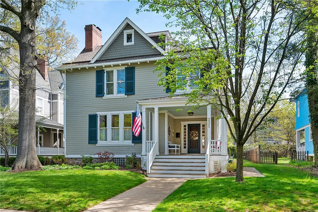 231 Thorn St photo 1