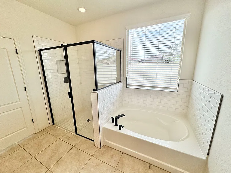 5748 N 194th Ave — Photo 39
