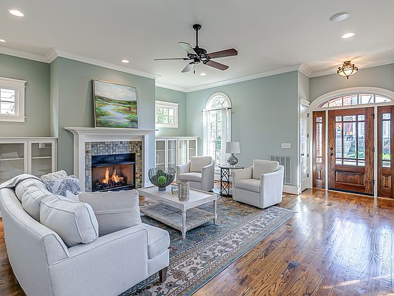 4th image of 2980 Americus Dr