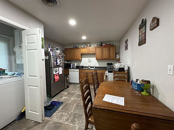 5th image of 2404 Williams St