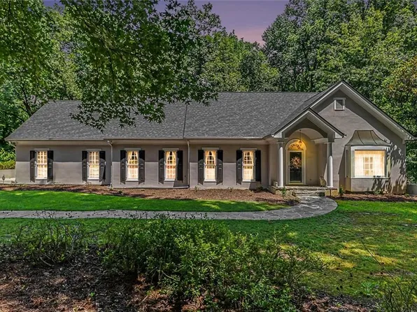 3040 Spalding Dr, Sandy Springs, GA 30350