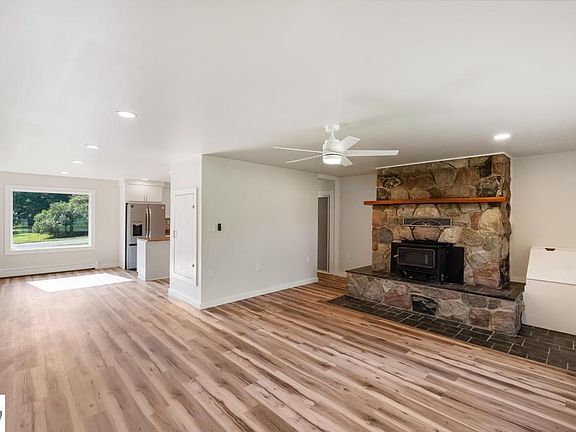 4th image of 748 7th St