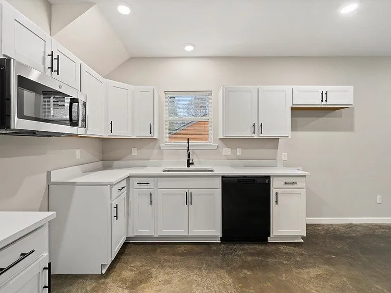 2845 Yale Ave — Photo 8