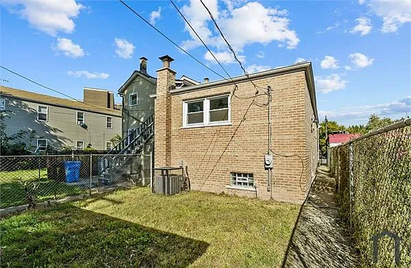 245 W 43rd St — Photo 24