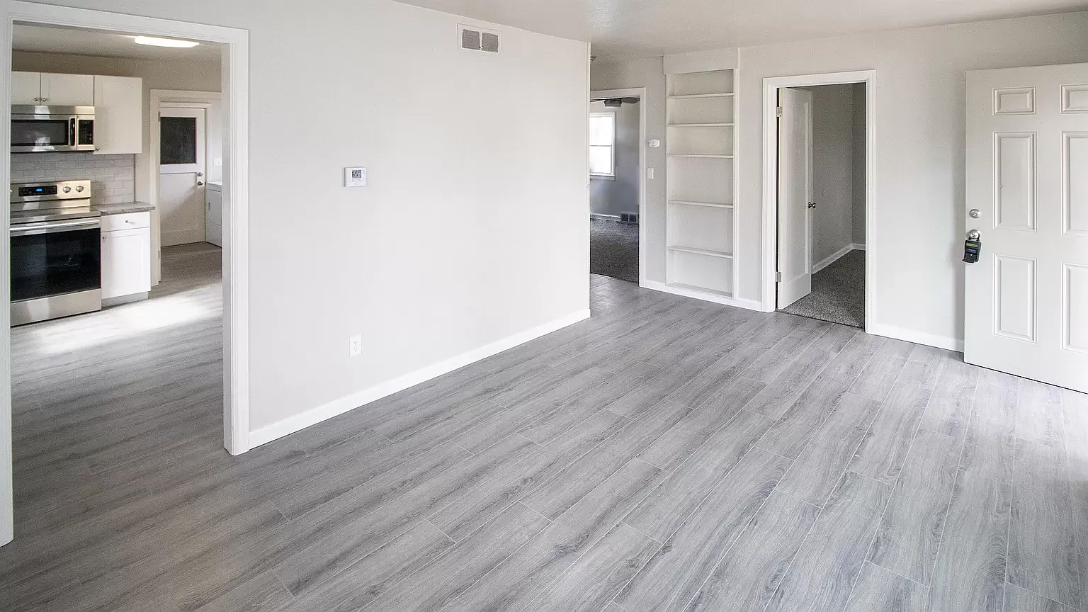 2 bed, 940 sqft, $1,800 — Photo 3