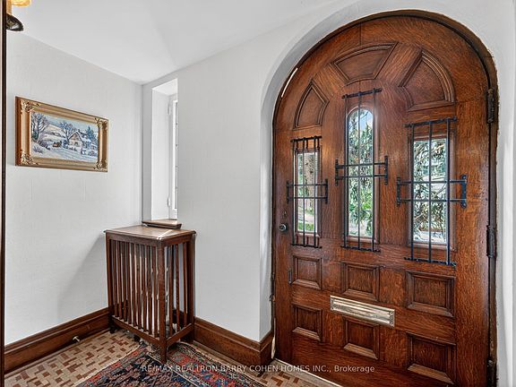 3rd image of 29 Strathgowan Cres
