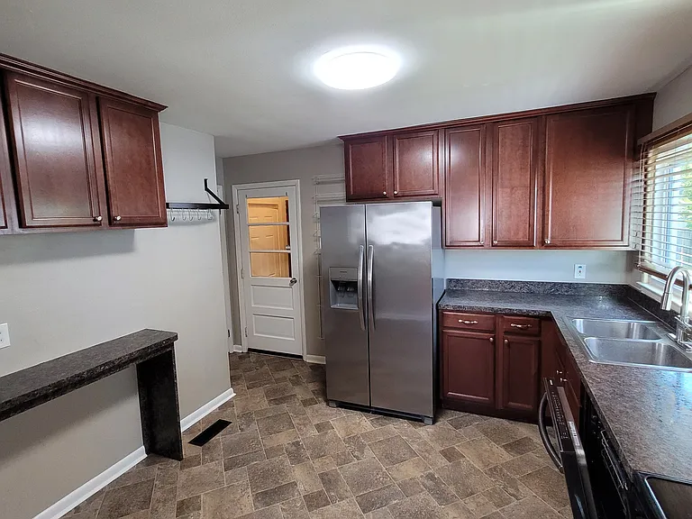 12 Barnes Ct — Photo 4