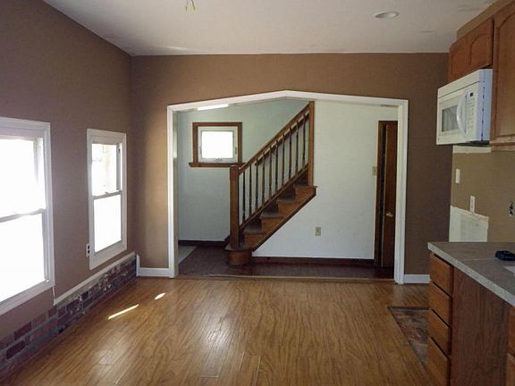 Kitchen & Dining Area