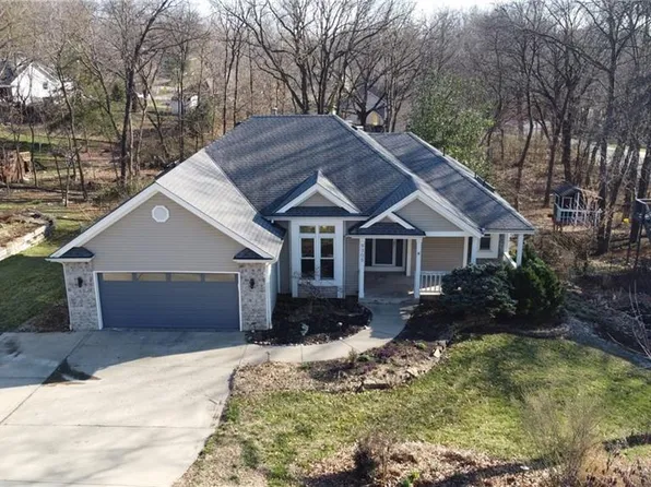 9305 NW 80th St, Weatherby Lake, MO 64152