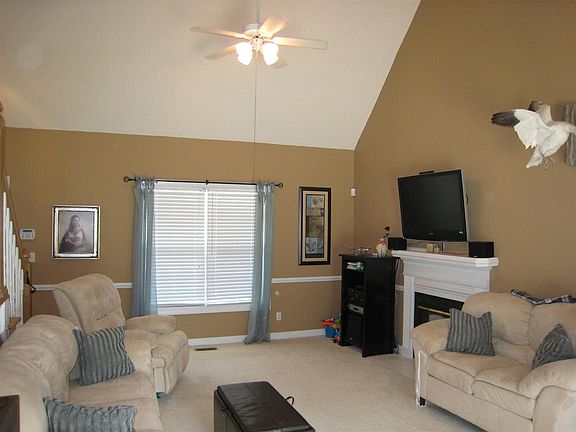 4th image of 894 Ray Crawford Dr