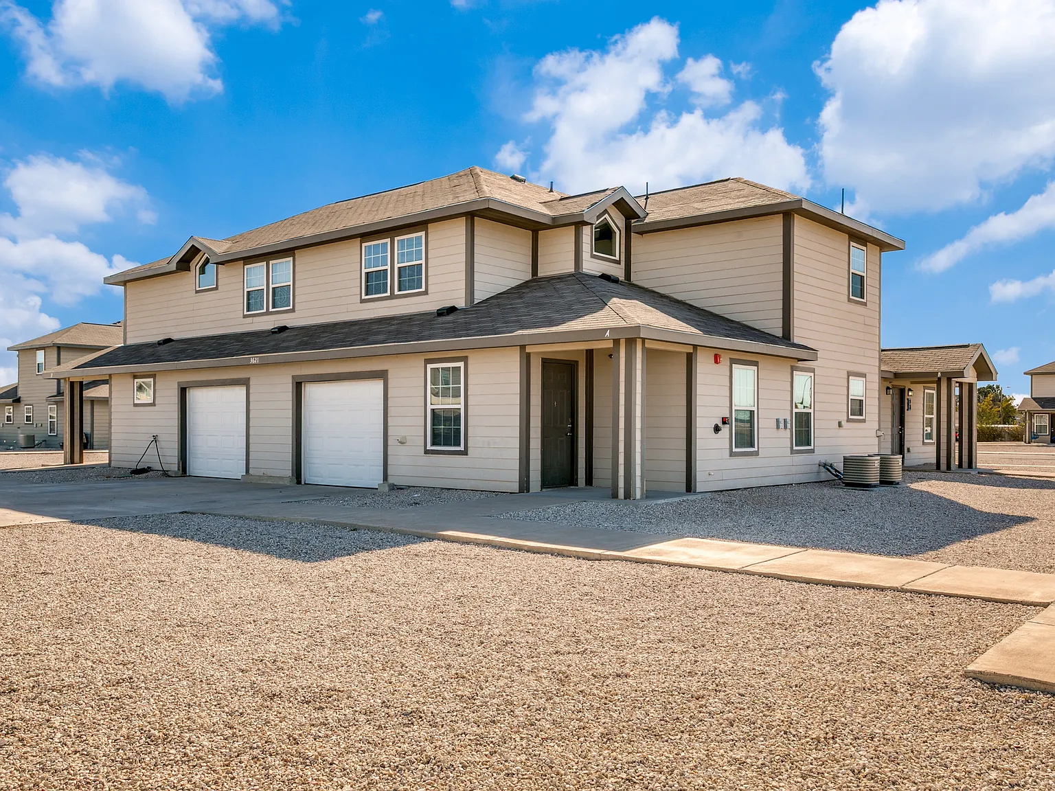 Oak Manor Villas — Photo 1