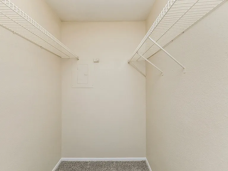 Stone Hollow Apartments — Photo 22