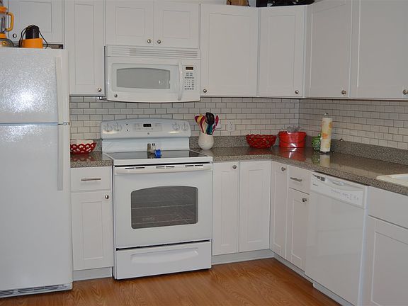 5th image of 492 Ottawa Ln