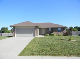 113 E Cherokee St, Strafford, MO 65757