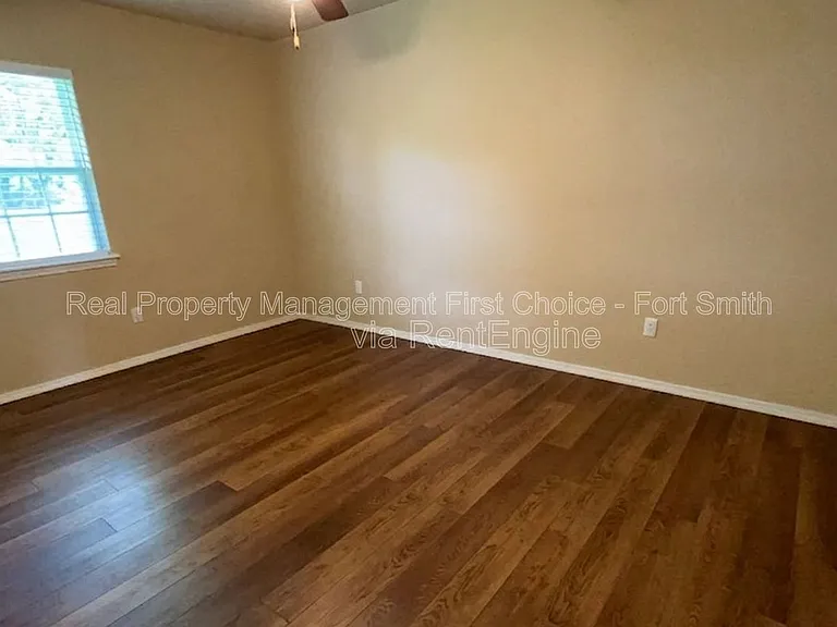 16 Charmont Dr — Photo 20