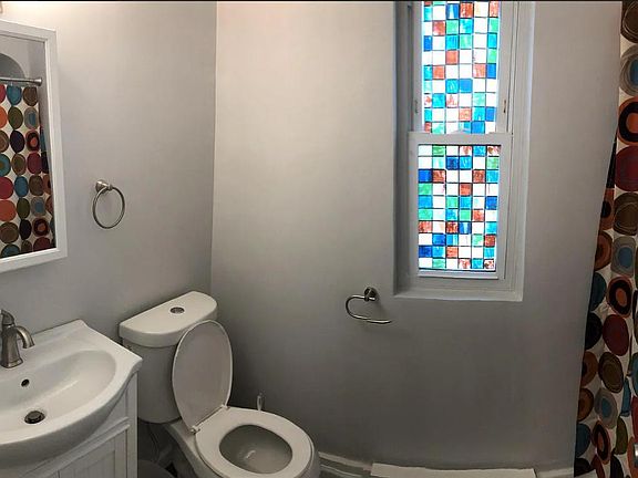 5th image of 166 Conklin Ave #1
