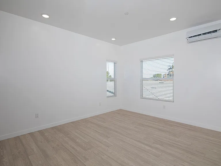 3031-3037 Luna Avenue — Photo 9