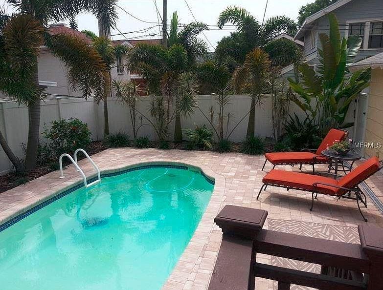 Pool & Fenced Yard